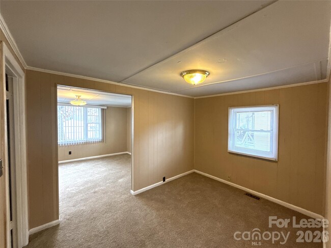 Building Photo - 3131 Seymour Dr