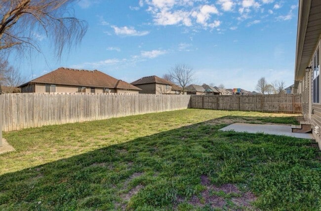 Building Photo - 4 Bedroom | 2 Bathroom | 3 Car Garage| Republic MO | Fenced Backyard!
