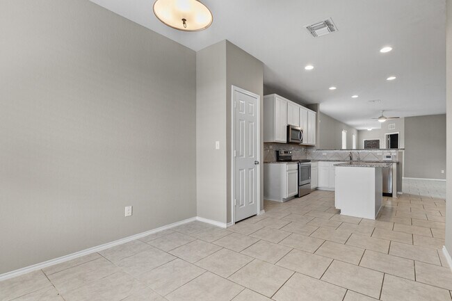 Building Photo - 10719 Noble Canyon