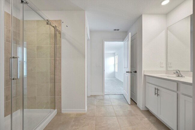 Building Photo - Lakewood Ranch Newer Build - 5 Bedroom Hom...