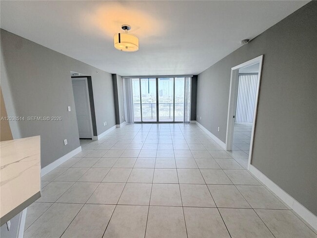 Building Photo - 1800 Sunset Harbour Dr