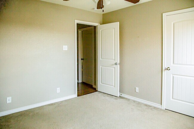 Building Photo - For Lease – $2,100/month | $2,250 Security...