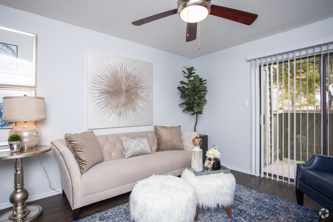 1BR, 1BA - 577SF Living Room - 5Fifty Apartments
