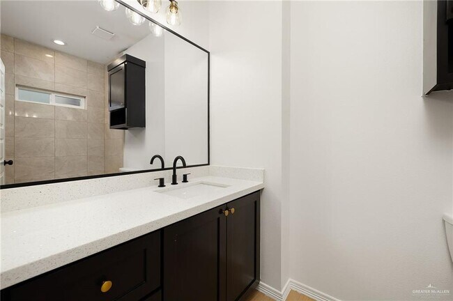 Building Photo - 15 S Links Dr