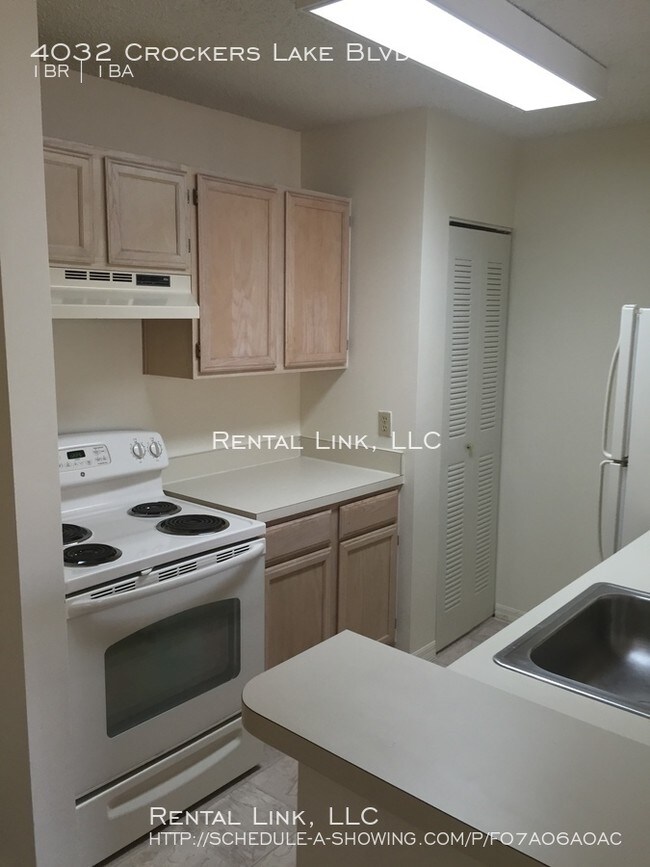 Building Photo - 4032 Crockers Lake Blvd