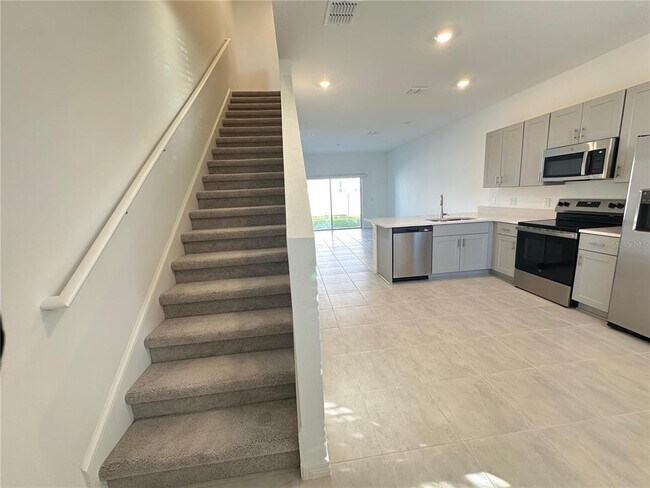 Building Photo - 3030 Skyline Lp