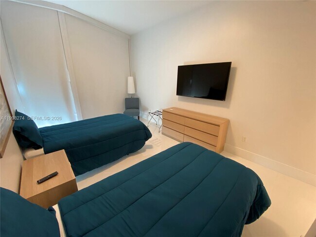 Building Photo - 17301 Biscayne Blvd