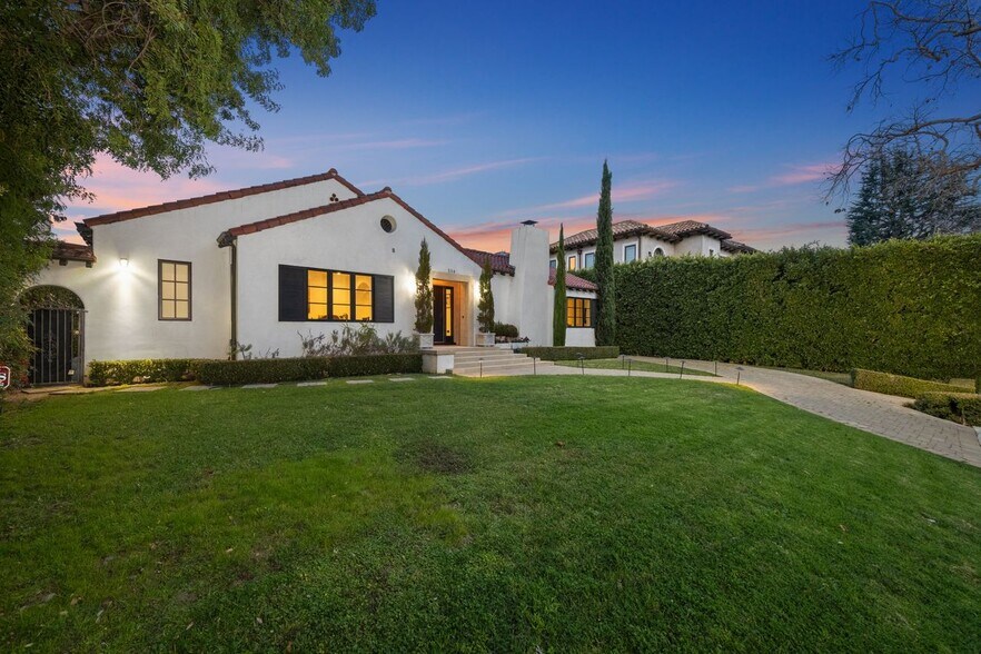 Building Photo - 514 Walden Dr
