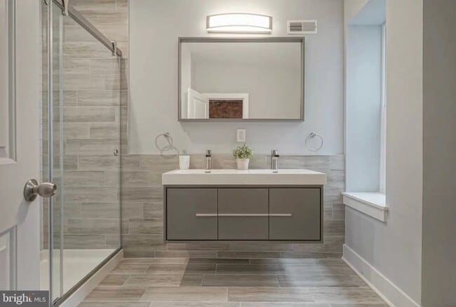 Building Photo - 1917 Pierce St