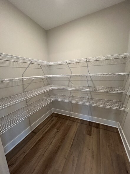 Building Photo - 122 Roseberry St