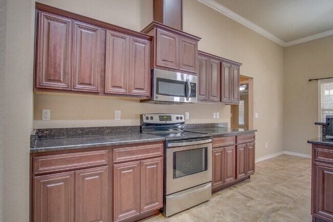 Building Photo - Twelve Oaks Plantation Home with Hardwood Floors, Fireplace & Fenced Backyard