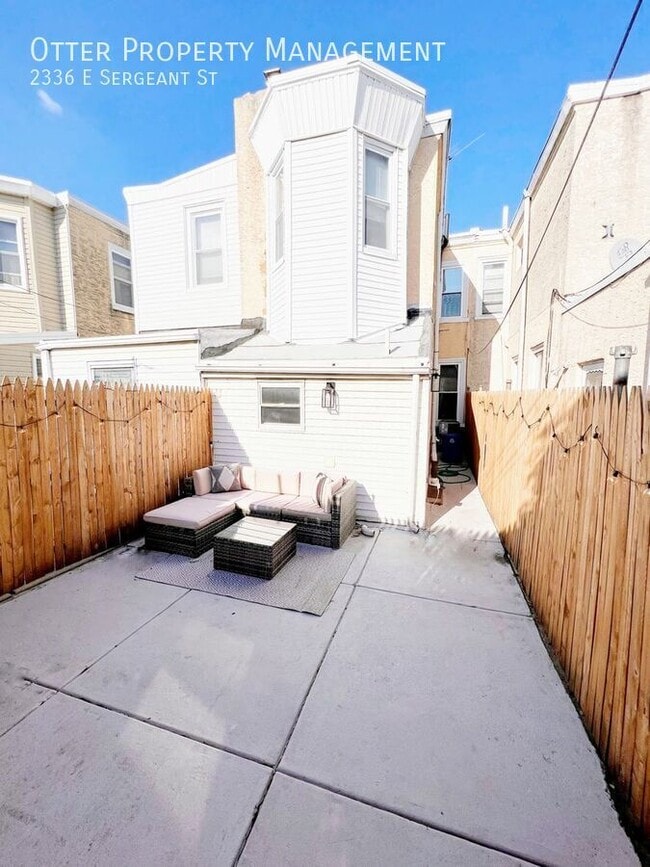 Building Photo - 2336 E Sergeant St