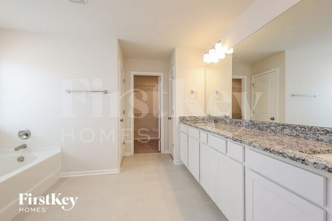 Building Photo - 510 Hillpark Ln