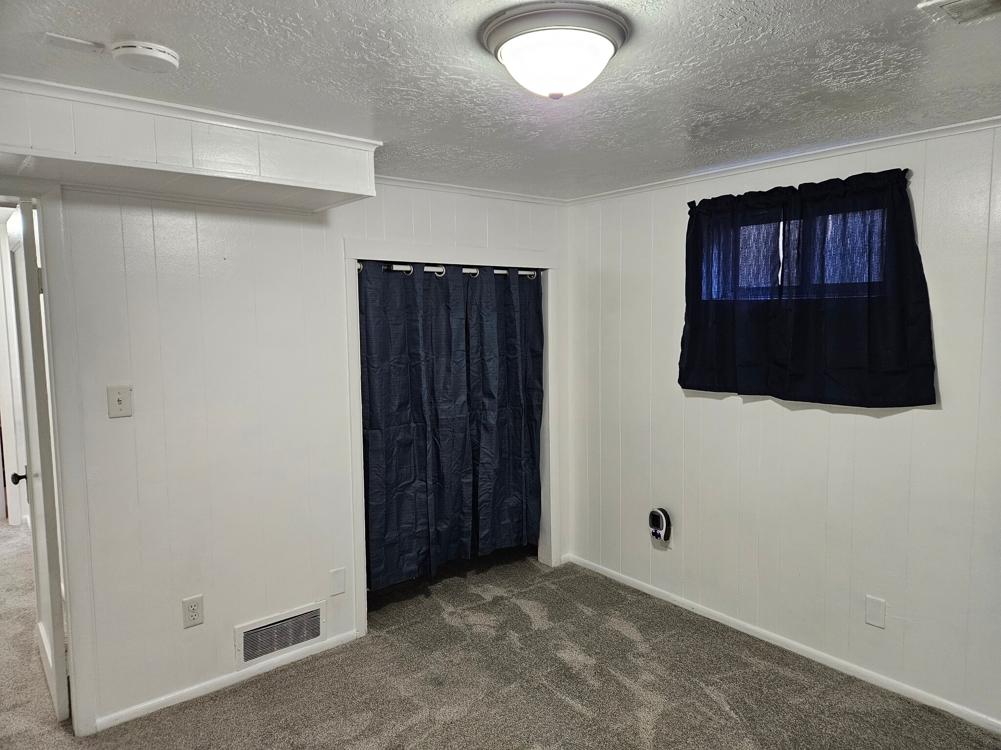 Building Photo - 327 N 300 W
