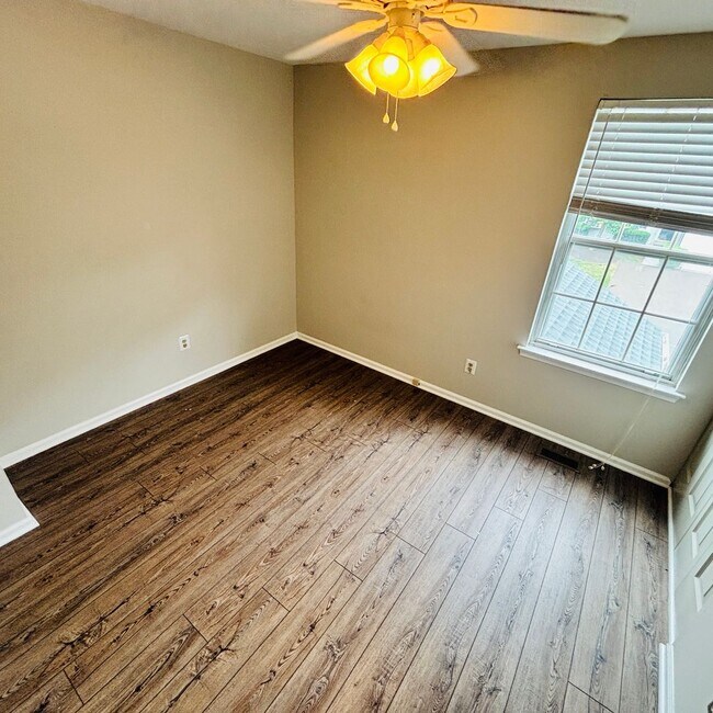 Building Photo - 2427 Linksman Ln