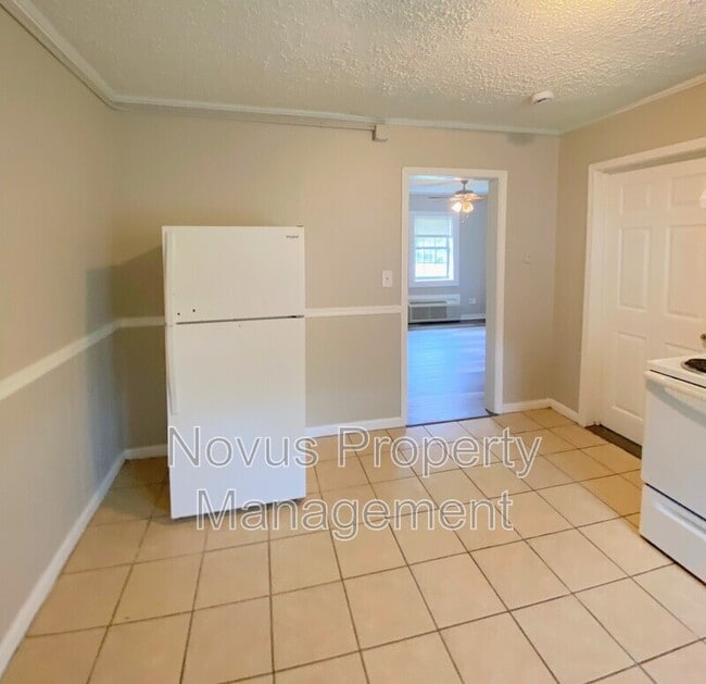 Building Photo - 6501 Elsie St