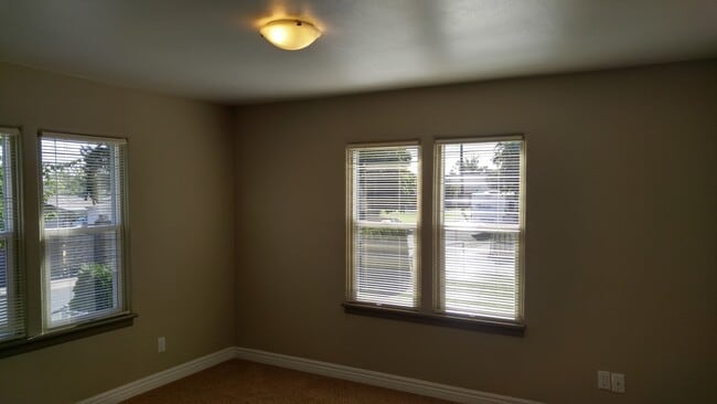 Building Photo - Available soon!! Newly Renovated Shadle Di...