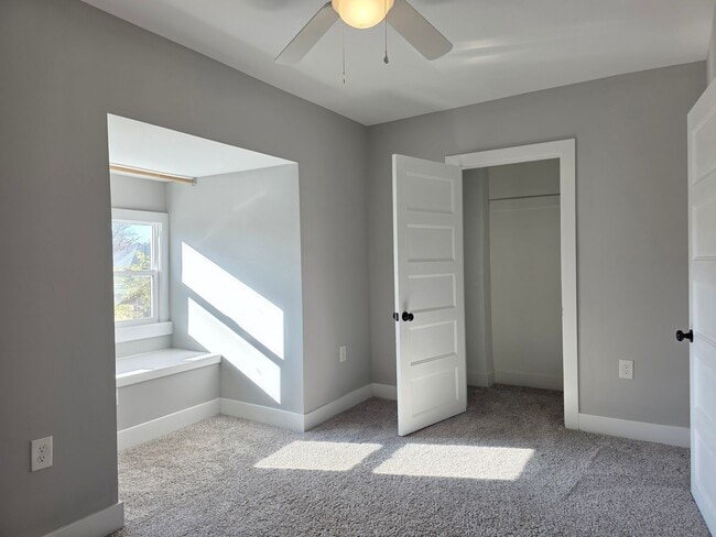 Building Photo - Gorgeous one of a kind 5 bedroom home fully updated