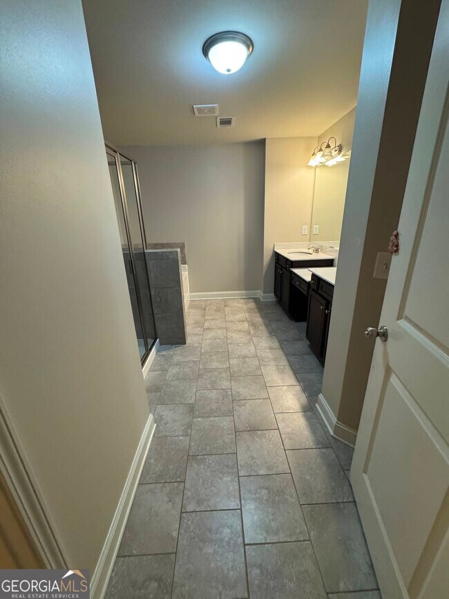 Building Photo - 459 Braemore Mill Dr