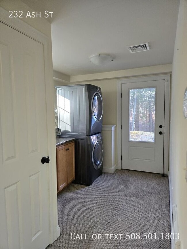 Building Photo - 232 Ash St