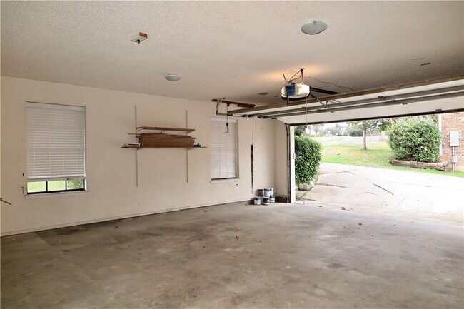 Building Photo - 201 Norwood St W