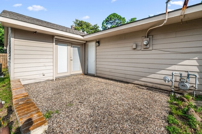 Building Photo - 2227 Parana Dr