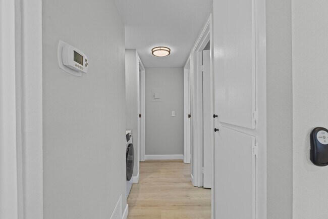 Building Photo - 1950 S Palm Canyon Dr