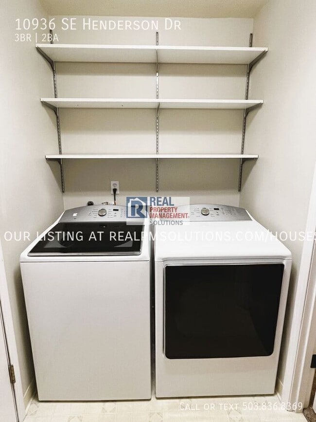 Building Photo - 10936 SE Henderson Dr