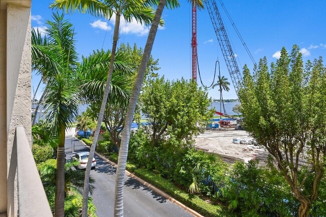 Building Photo - 1801 N Flagler Dr