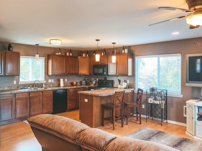 Building Photo - 202 Farview Dr