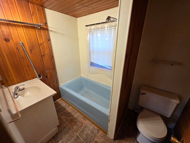 Building Photo - 108 W Vine St