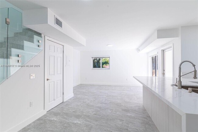 Building Photo - 13900 SW 65th Terrace