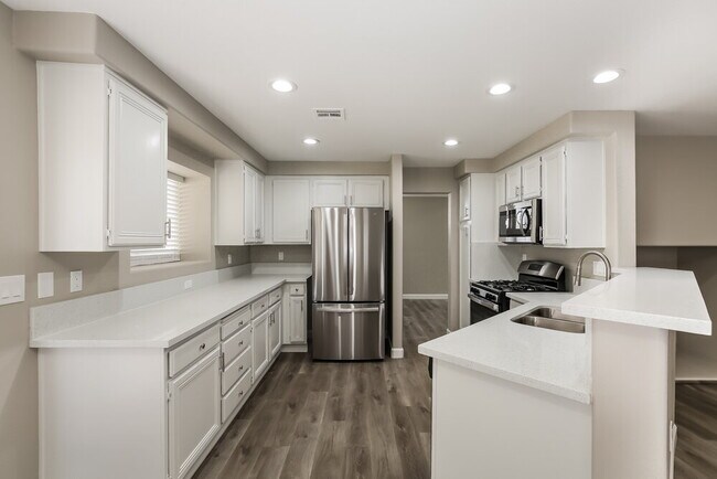 Building Photo - 1832 Fan Fare Dr