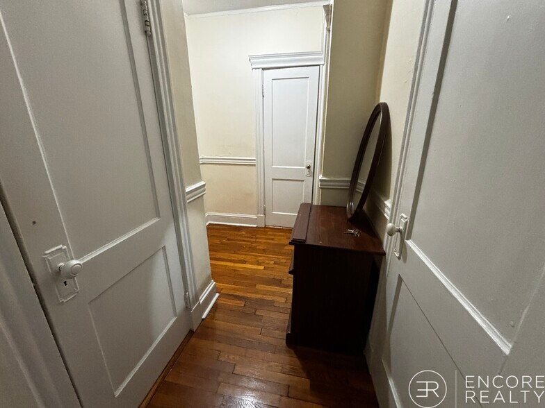 Building Photo - 376 Riverway