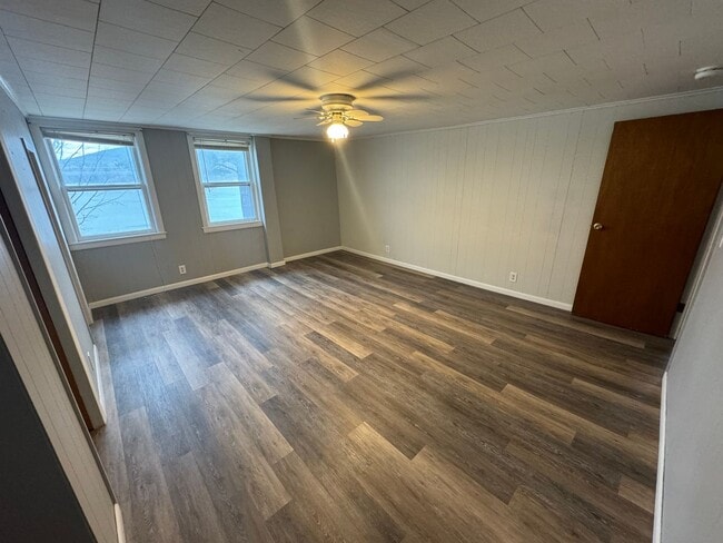 Building Photo - 28 US-7