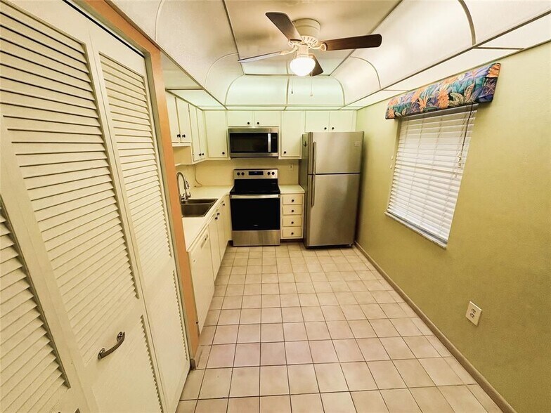 Building Photo - 3940 Inverrary Blvd