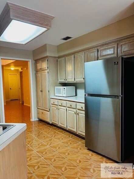 Building Photo - 944 Alta Mesa Blvd