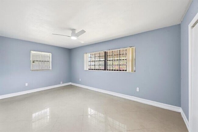 Building Photo - 740 E Evanston Cir