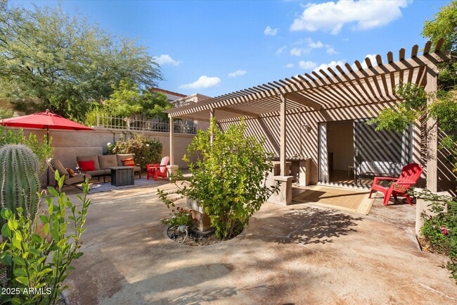 Building Photo - 37300 N Tom Darlington Dr