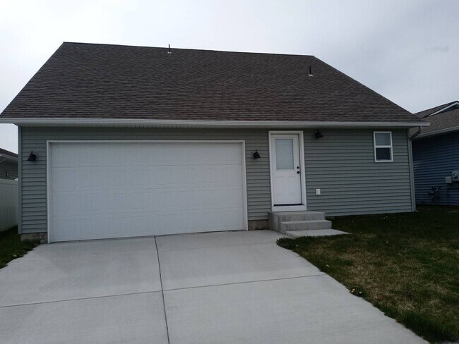 Building Photo - Beautiful Brand New Post Falls Home on the Prairie