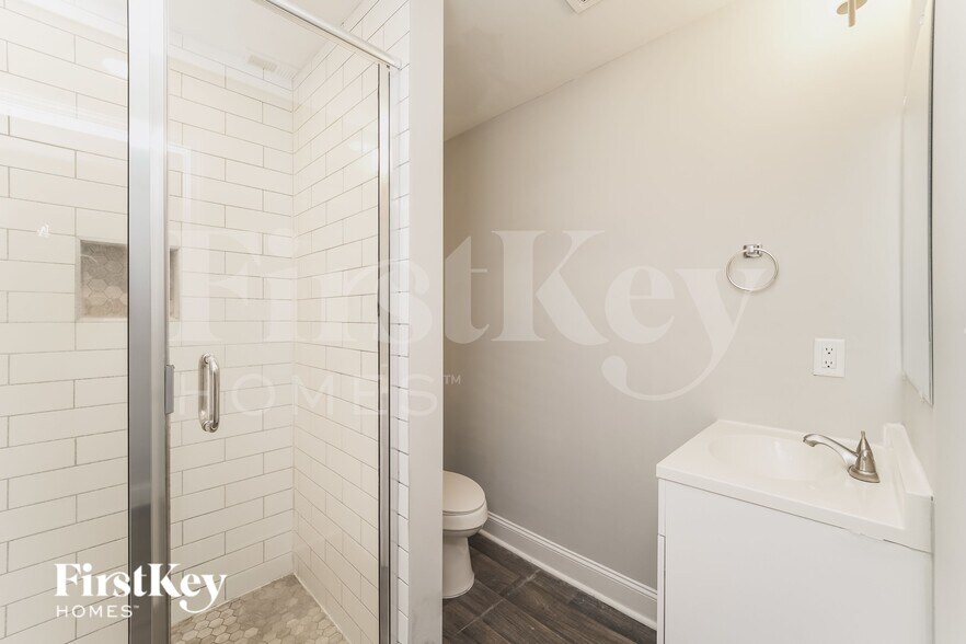 Building Photo - 2521 Skyland Dr