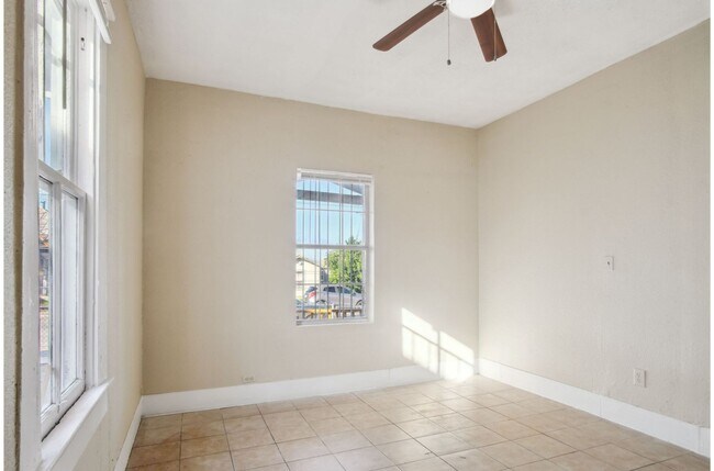 Building Photo - 1518 Burnet St