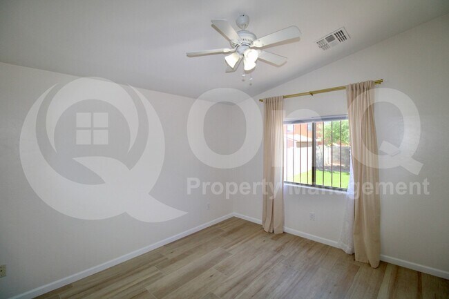 Building Photo - 2353 E Calle Sierra Del Manantial