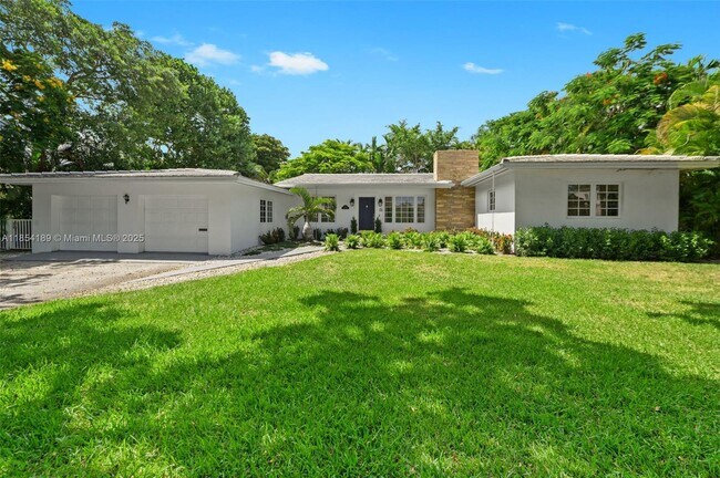 Building Photo - 4114 Santa Maria St