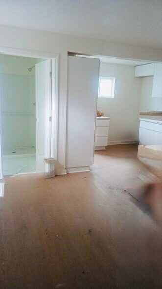 Building Photo - 690 W 8th St