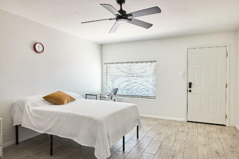 Building Photo - 1630 E 12th St