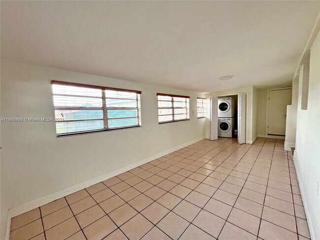 Building Photo - 1351 W 34th St