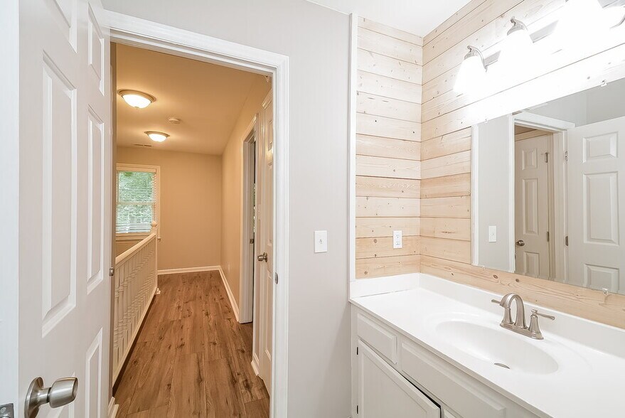 Building Photo - 100 Remington Woods Dr