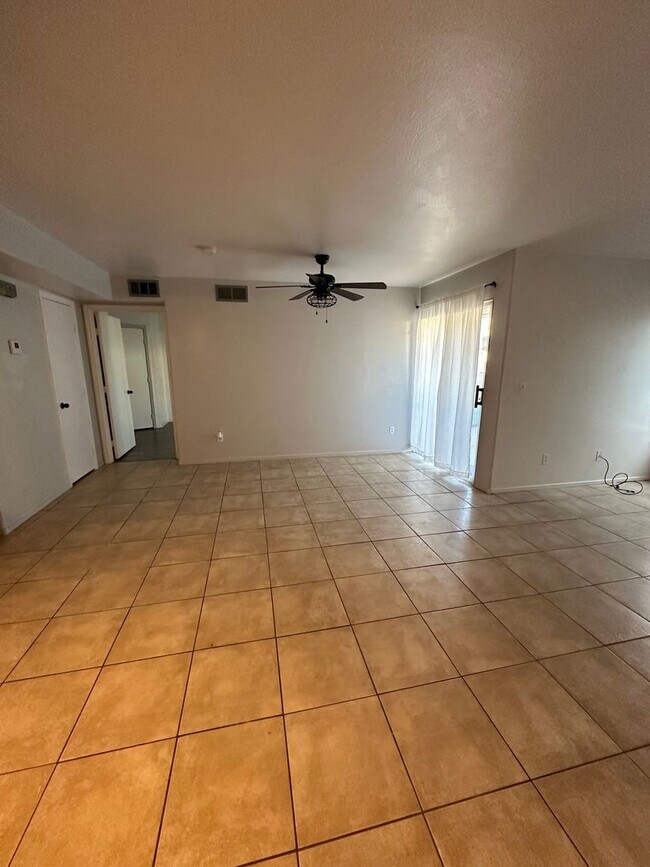 Building Photo - MUST SEE 2 BEDROOM CONDO!