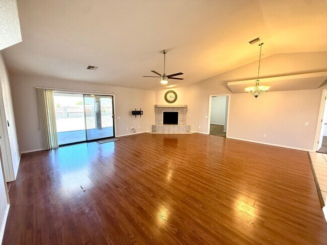 Building Photo - Custom 3 Bedroom, 2.5 Bath Home w/Bonus Ro...